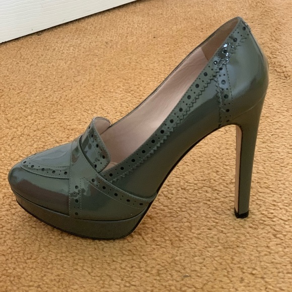 Patent Leather Grey Pump Sz 39 - Picture 2 of 3